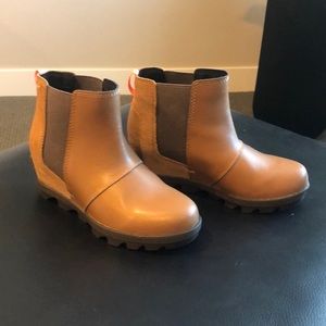 Girls size 2 Sorel- Joan of Arc Wedge.
